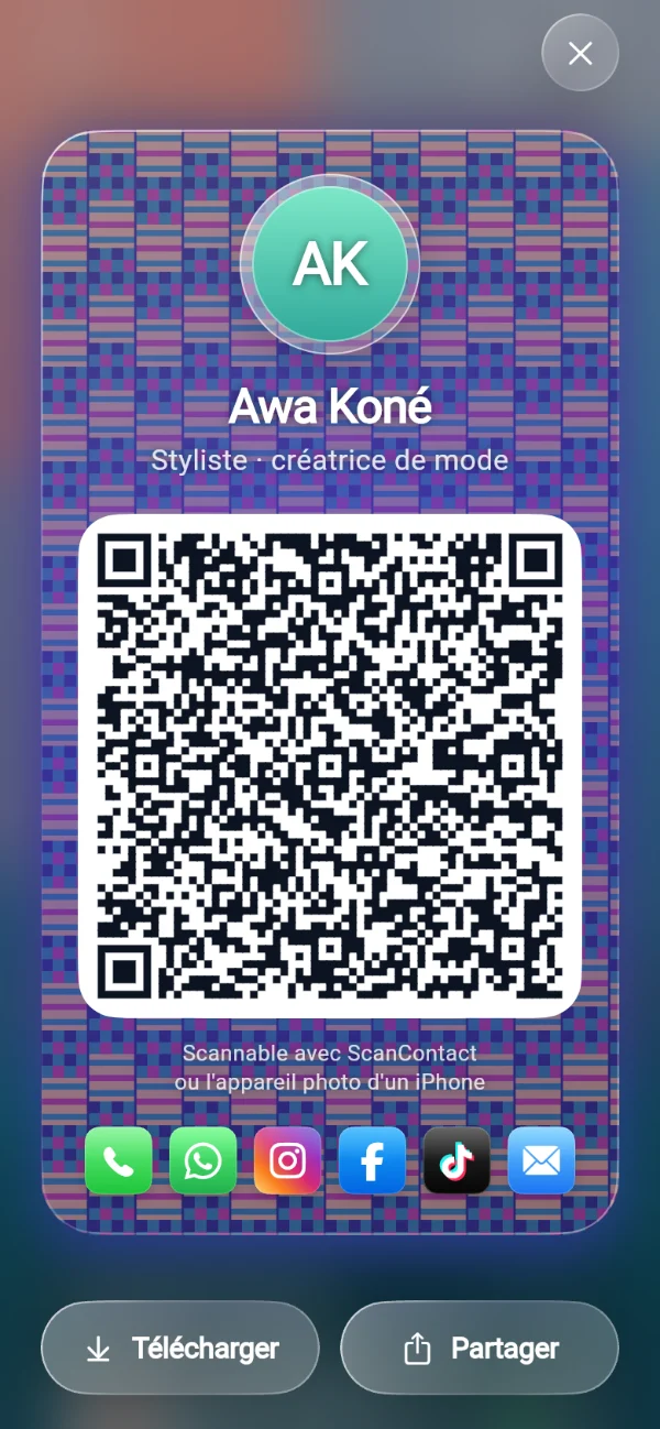 Écran Ma carte : grand QR code avec la photo et les icônes des réseaux